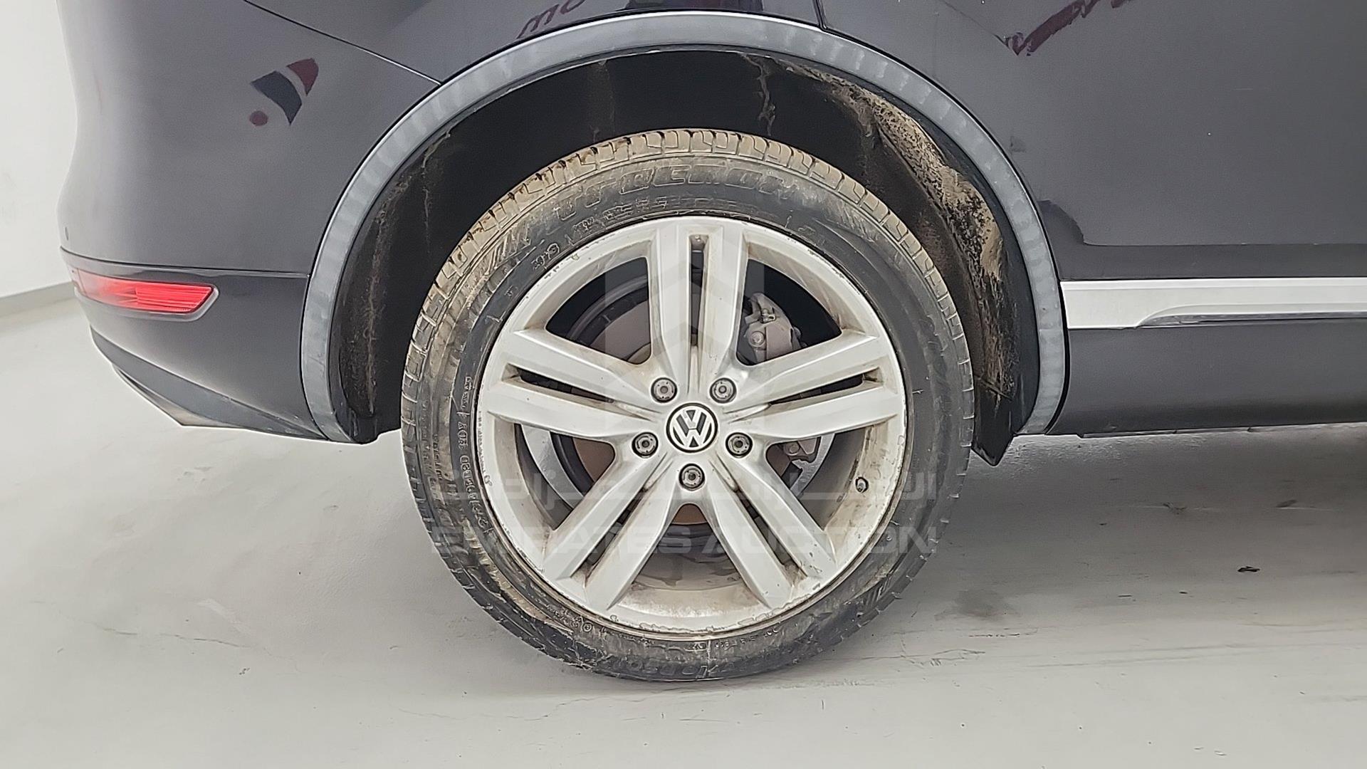 2013 VOLKSWAGEN TOUAREG VIN: WVGBC2BP9DD010820