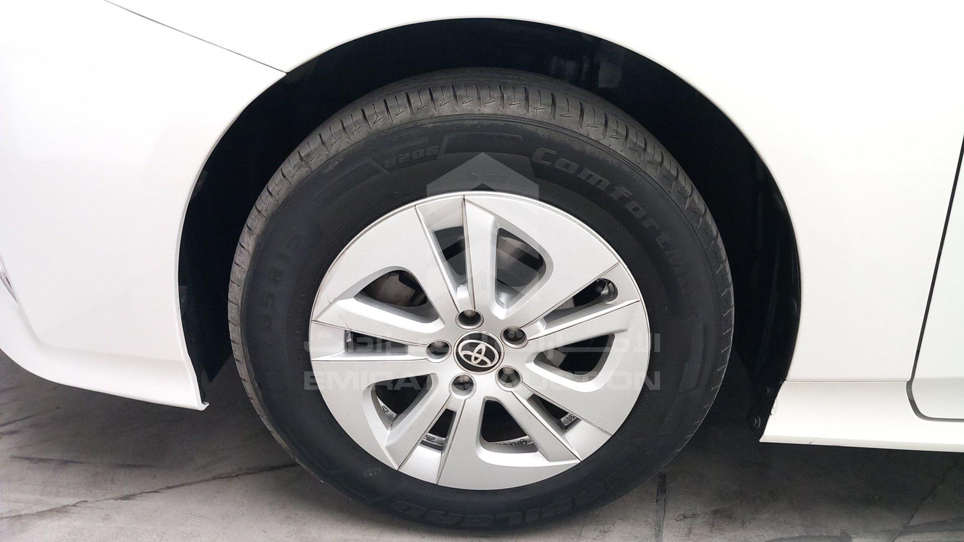 2018 TOYOTA PRIUS VIN: JTDKB3FU3J3589687
