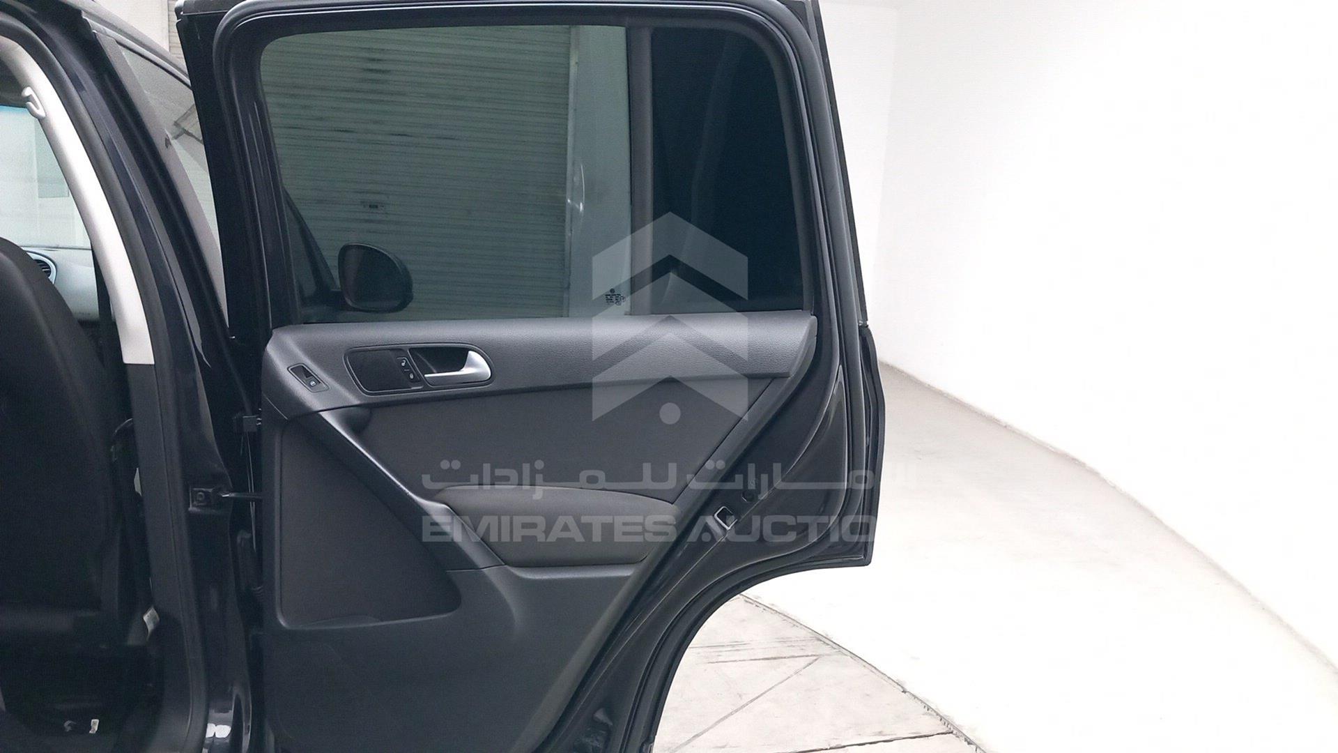 2017 VOLKSWAGEN TIGUAN VIN: WVGAV7AX1HK045504