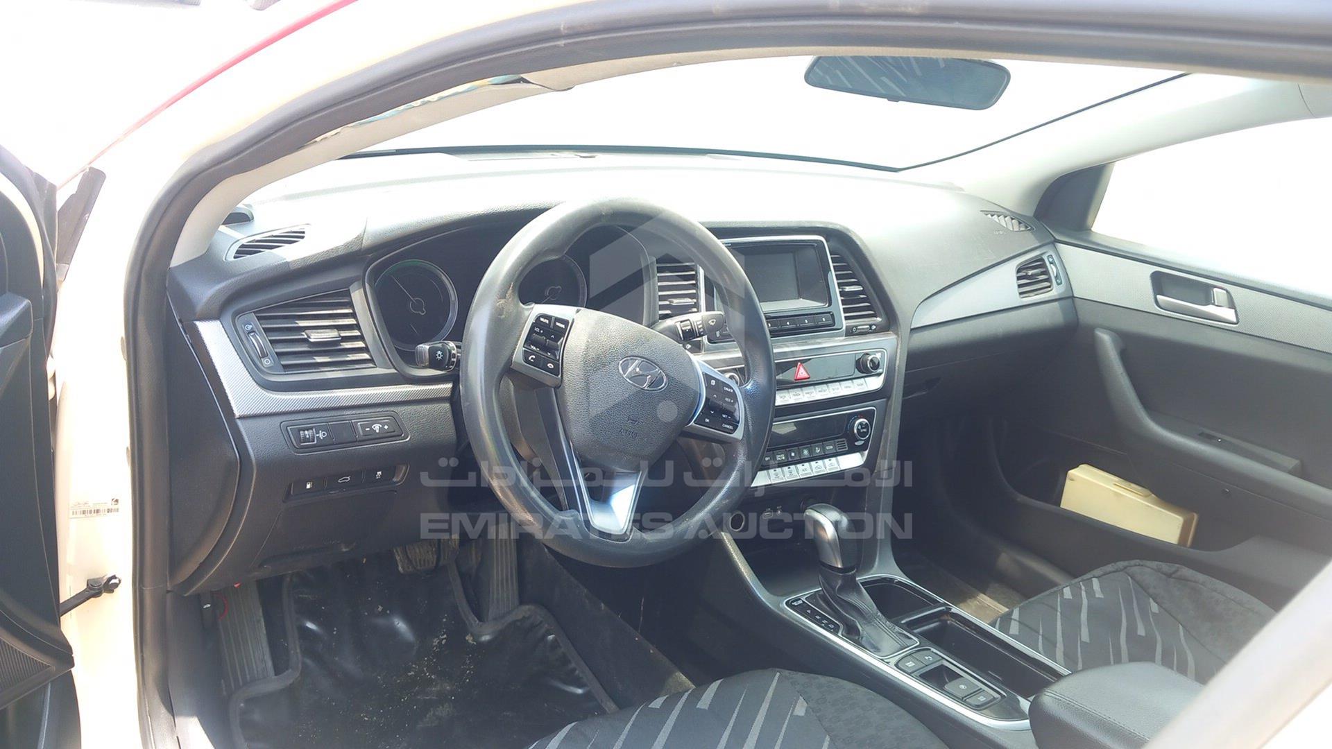 2018 HYUNDAI SONATA VIN: KMHE24136JA082064