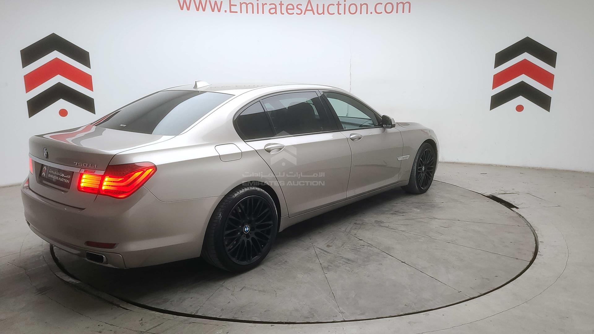 2010 BMW 750 VIN: WBAKB8108AC342700