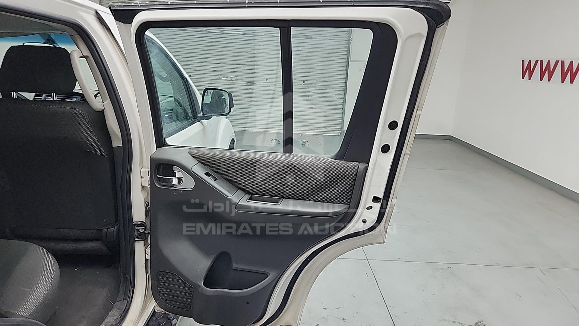 2015 NISSAN PATHFINDER VIN: VSKLR11A1FA579582