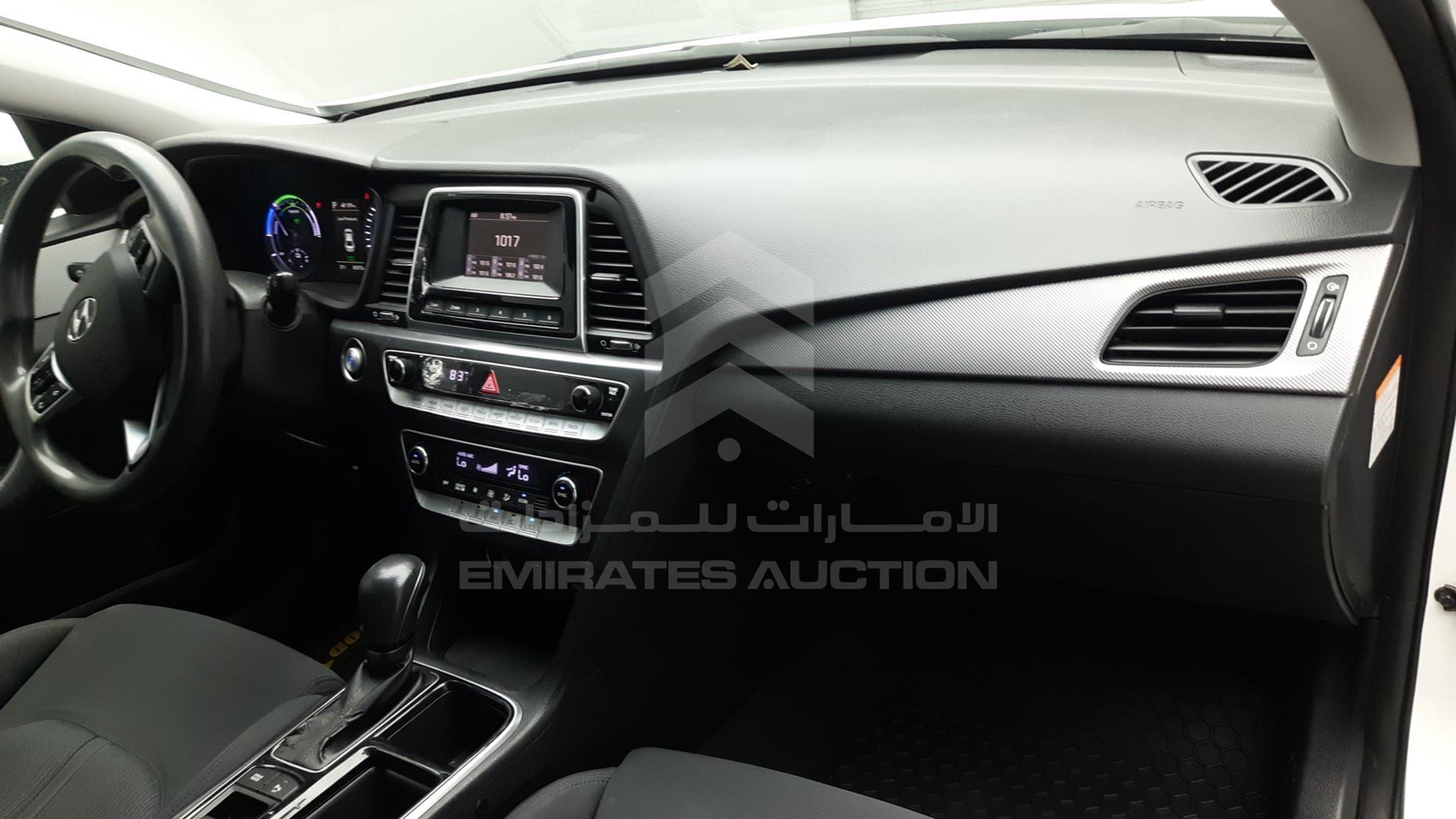 2018 HYUNDAI SONATA VIN: KMHE24139JA081992