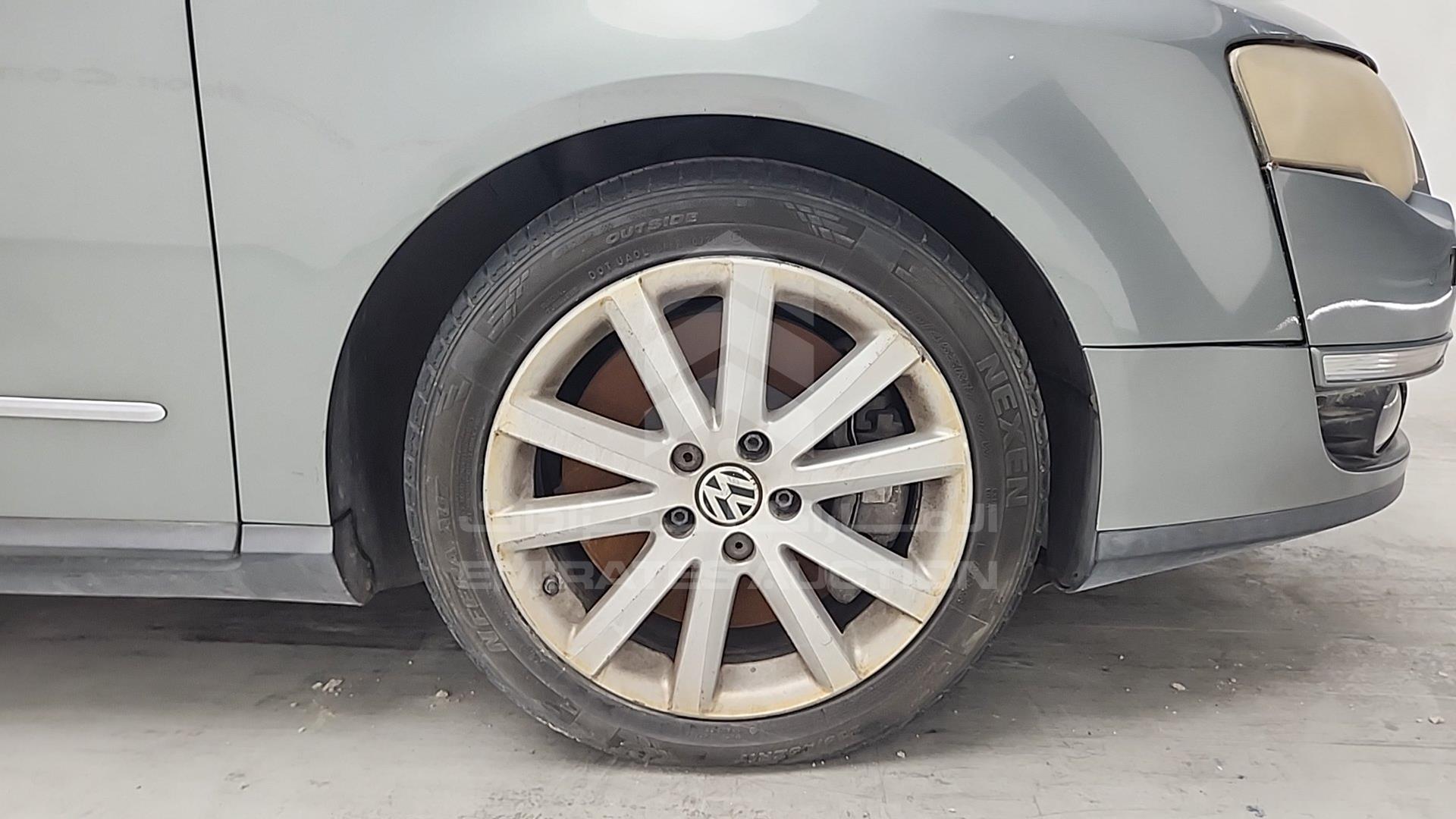 2009 VOLKSWAGEN PASSAT VIN: WVWCR23C59P000245