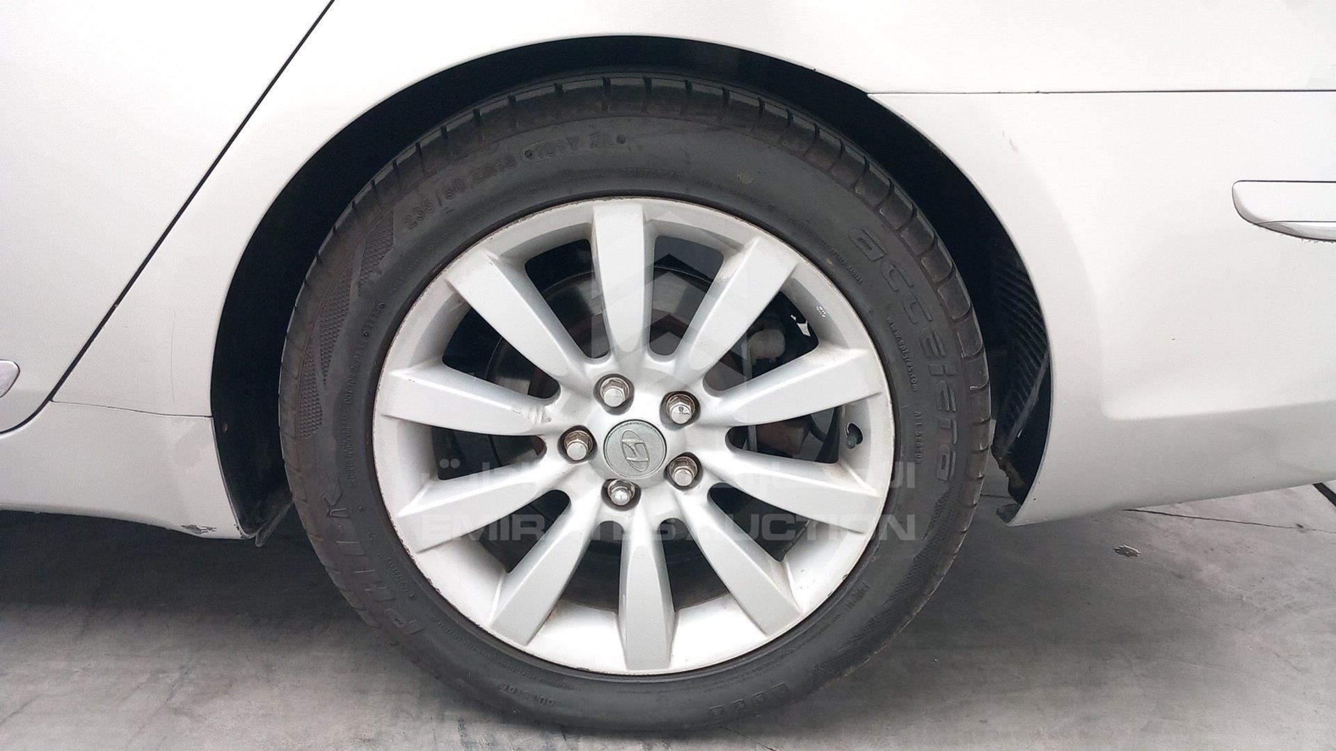 2011 HYUNDAI GENESIS VIN: KMHGC4DF3BU124072