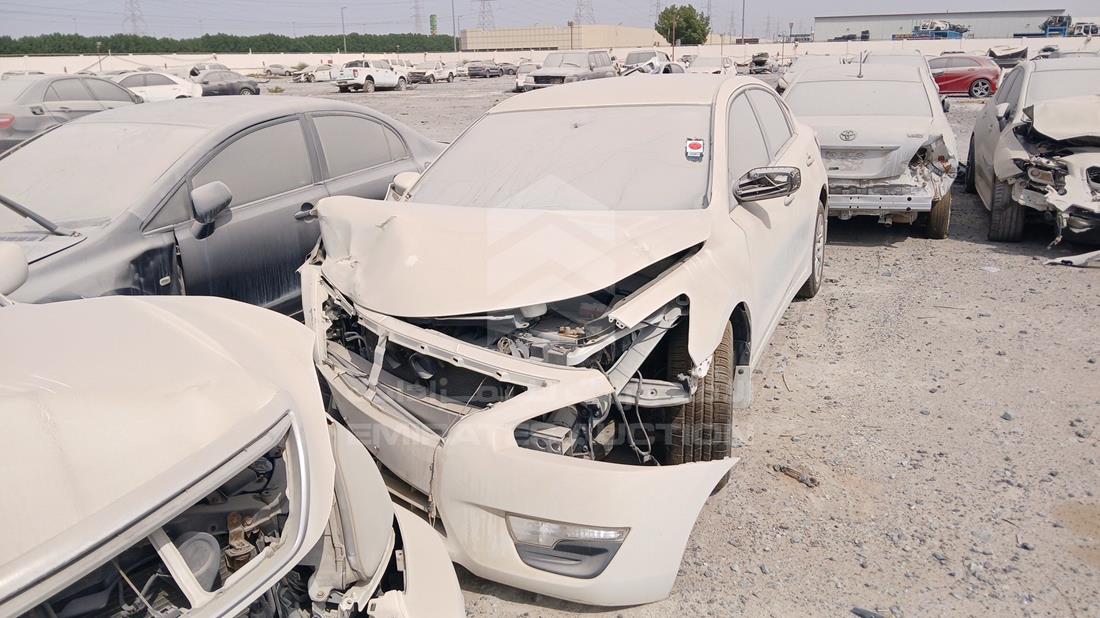 نيسان التيما 2015 — الزاوية الأمامية بالكامل — صورة 1