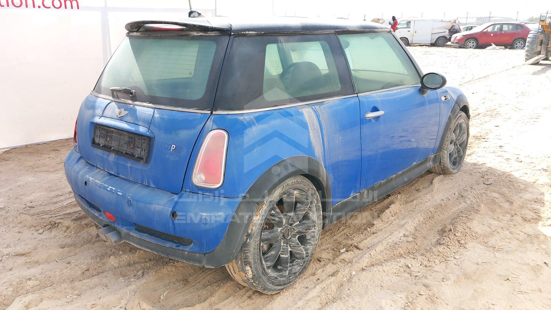 2005 MINI COOPER VIN: WMWRE31045TD32098