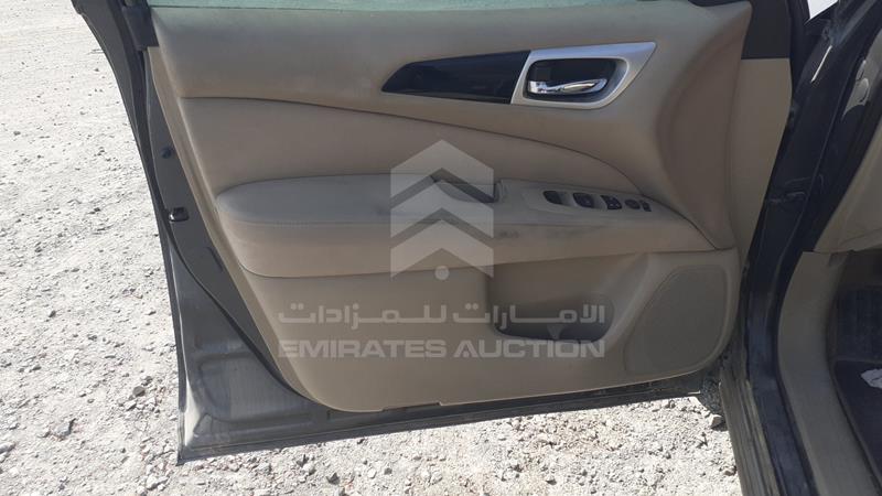 5N1AR2M50EC626502 Auction: EmiratesAuction Lot: 408569 5N1AR2M50EC626502 Nissan Pathfinder 2014 GREY Photo 9