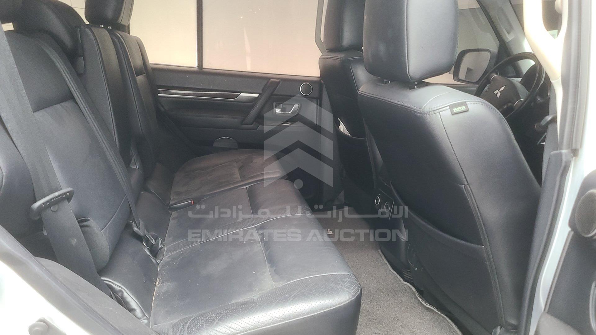 2011 MITSUBISHI PAJERO VIN: JMYLRV95WBJ704959