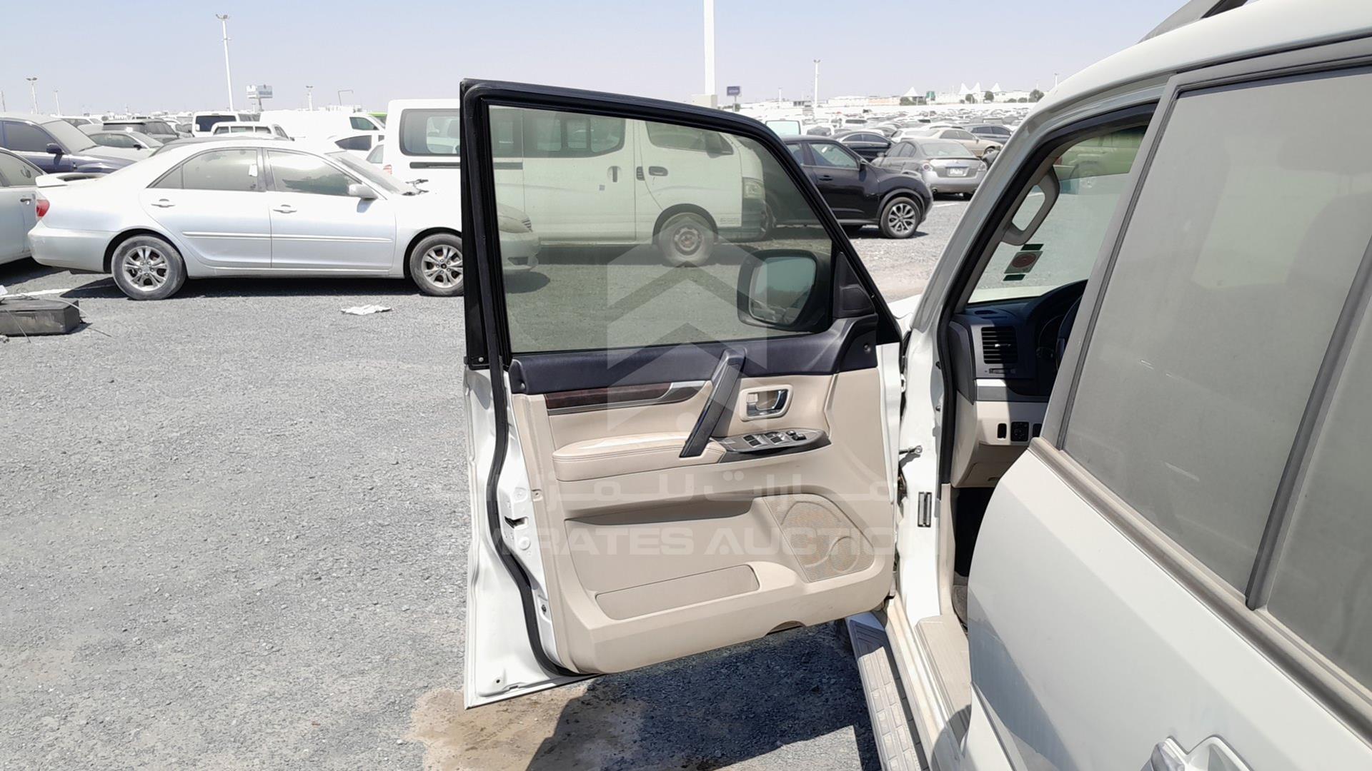 2015 MITSUBISHI PAJERO VIN: JMYLYV95WFJ713366