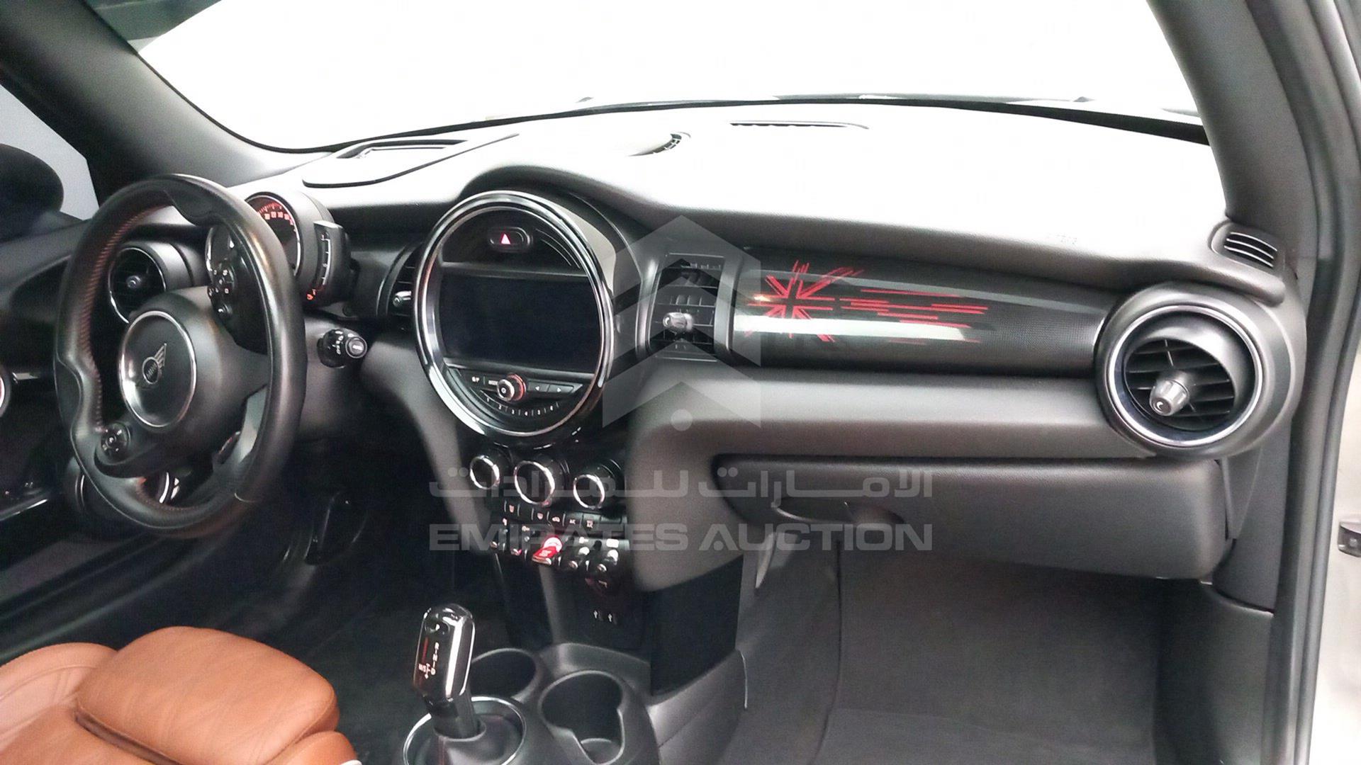 2020 MINI COOPER S VIN: WMWXR5A0XLTR82894