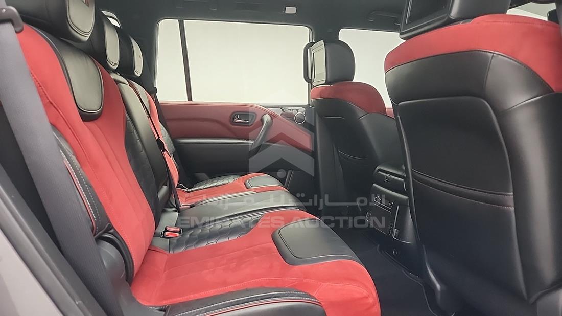 نيسان باترول نيسمو 2021 — زاوية الراكب الخلفي اليمنى — صورة 28