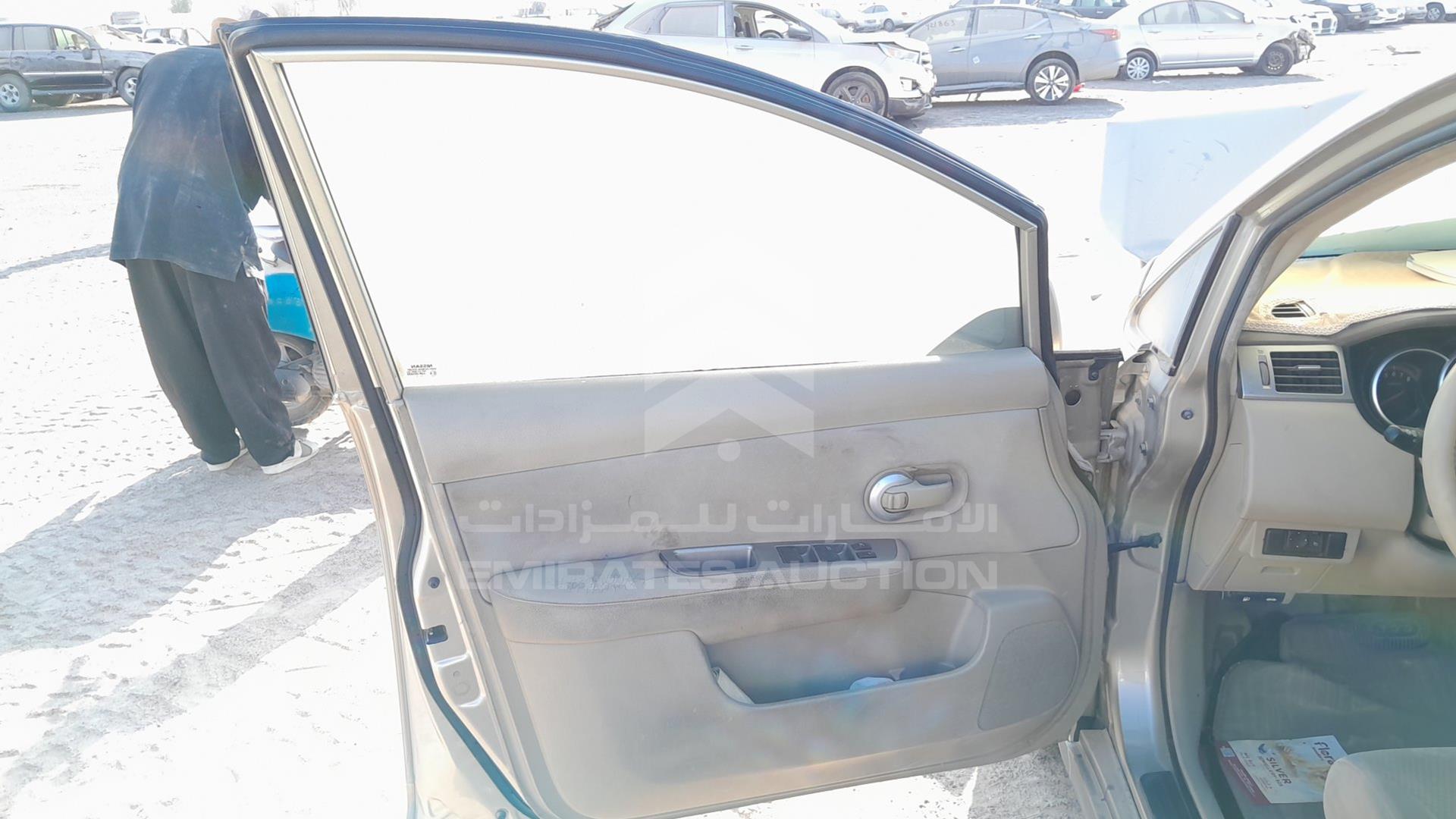 2011 NISSAN TIIDA VIN: 3N1BC1A64BK224511