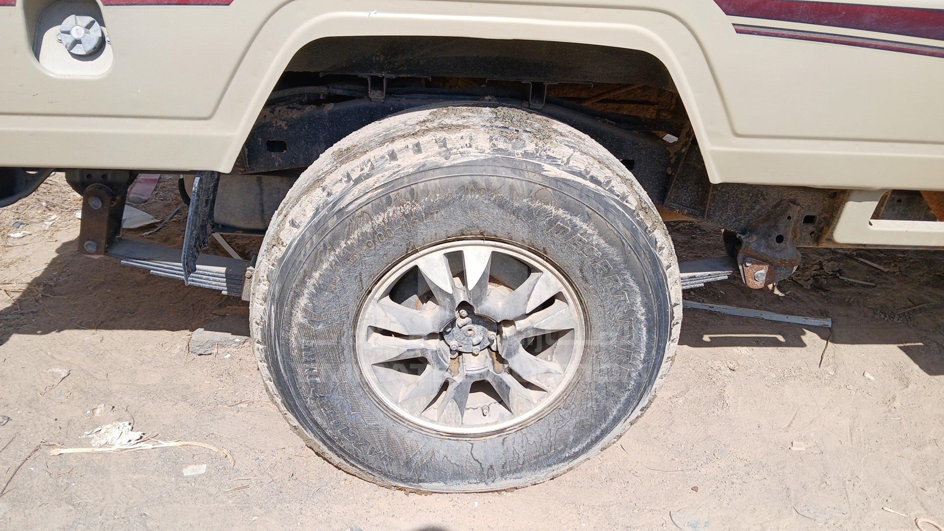 2015 TOYOTA LAND CRUISER VIN: JTFLU73J1F7019579