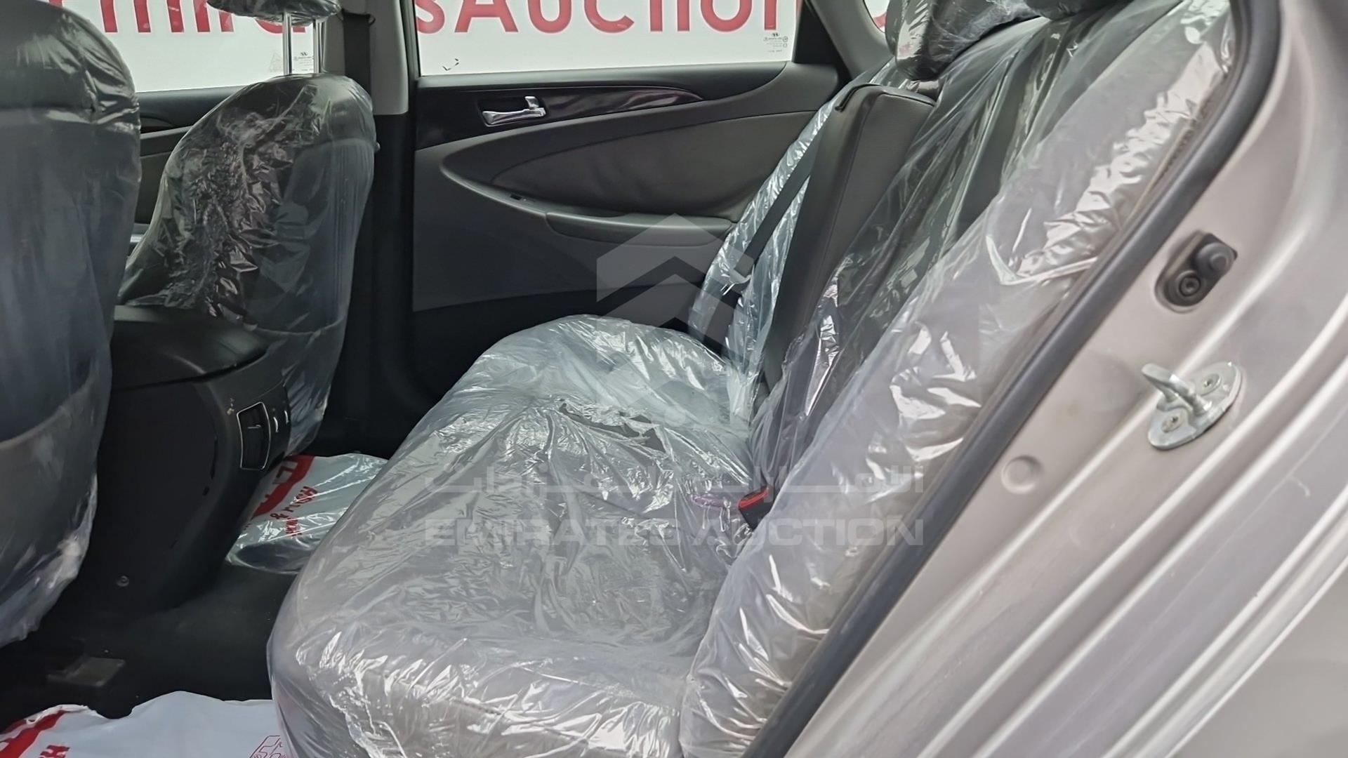 2012 HYUNDAI SONATA VIN: KMHEC41C2CA388372
