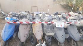 21 Scooters - Scrap without document — Full Front View — Photo 2 — Thumbnail