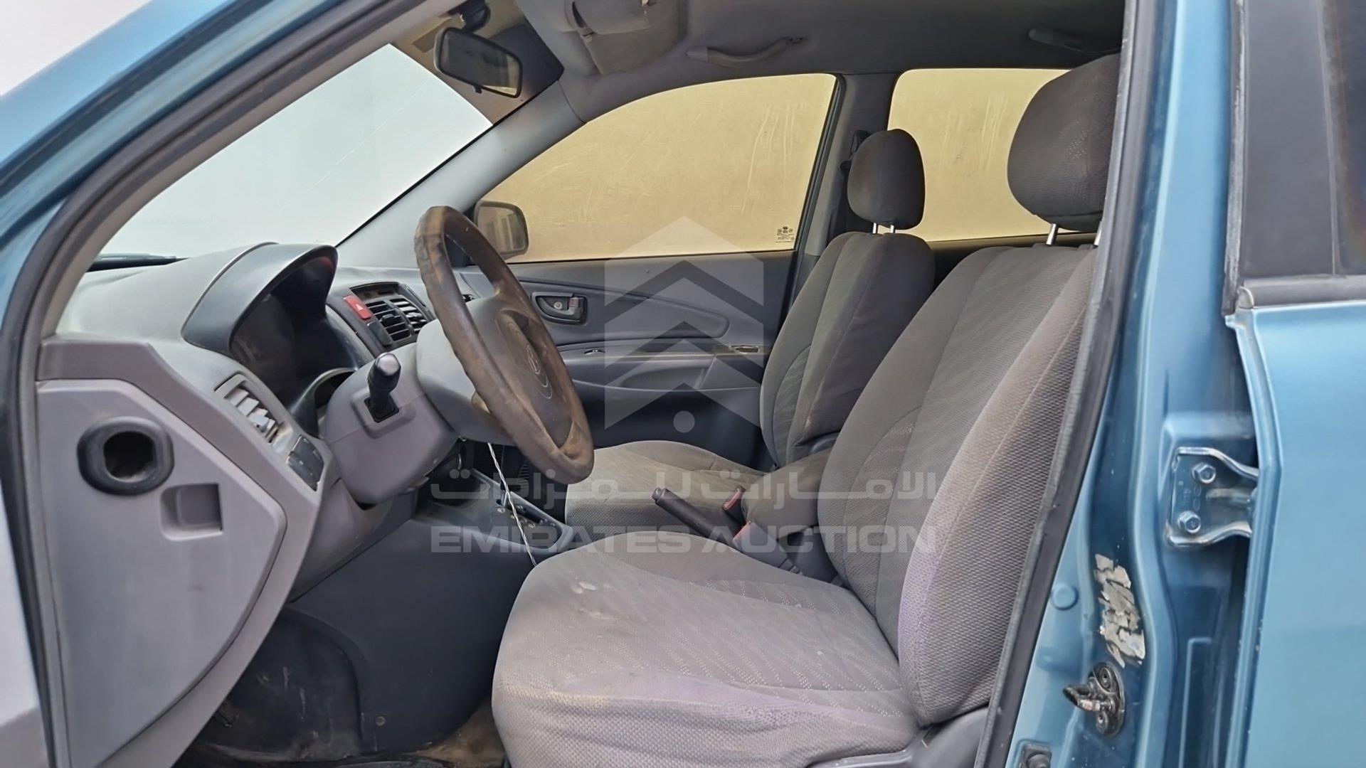 2005 HYUNDAI TUCSON VIN: KMHJM81B05U063764