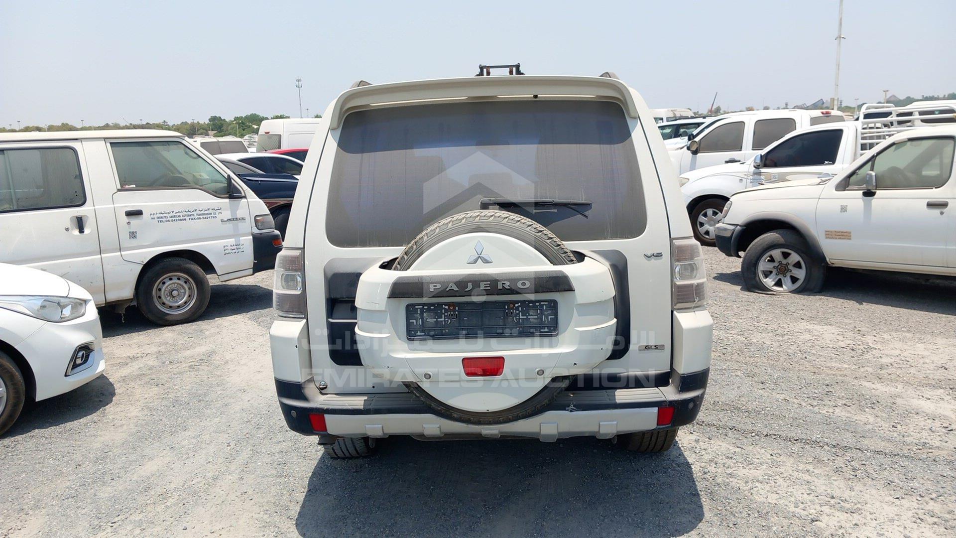 2008 MITSUBISHI PAJERO VIN: JMYLRV93W8J724284