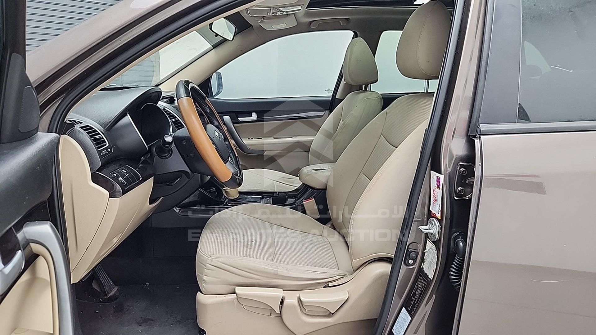 2015 KIA SORENTO VIN: KNAKU8119F5512075
