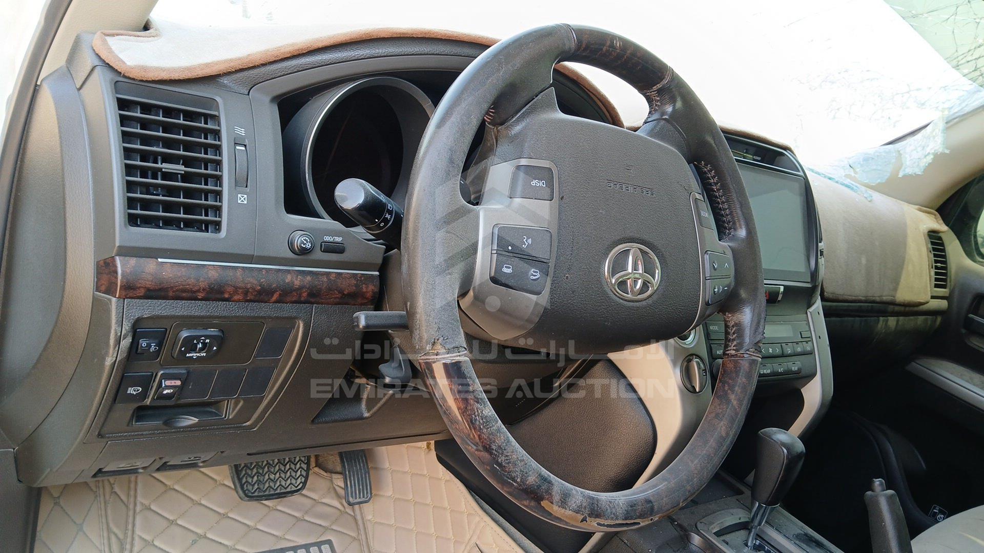 2011 TOYOTA LAND CRUISER VIN: JTMHT09J7B5093031