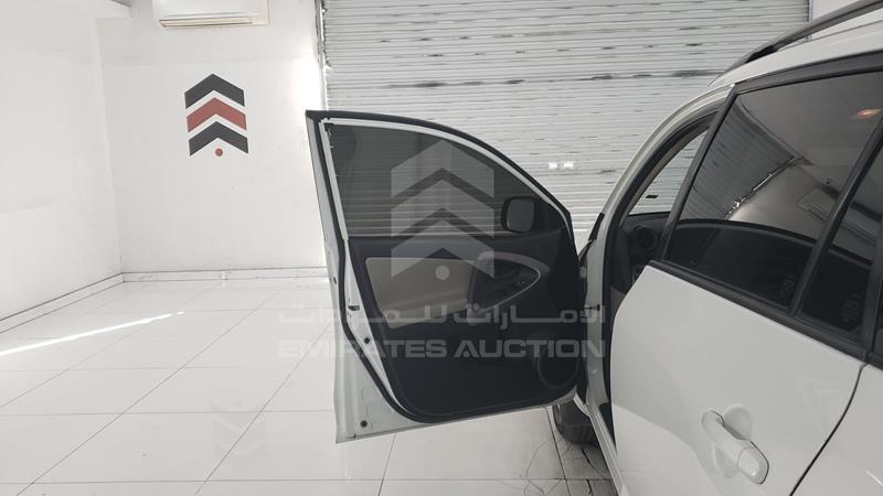 JTMBD31V685175120 Auction: EmiratesAuction Lot: 445927 JTMBD31V685175120 Toyota RAV 4 2008 WHITE Photo 10