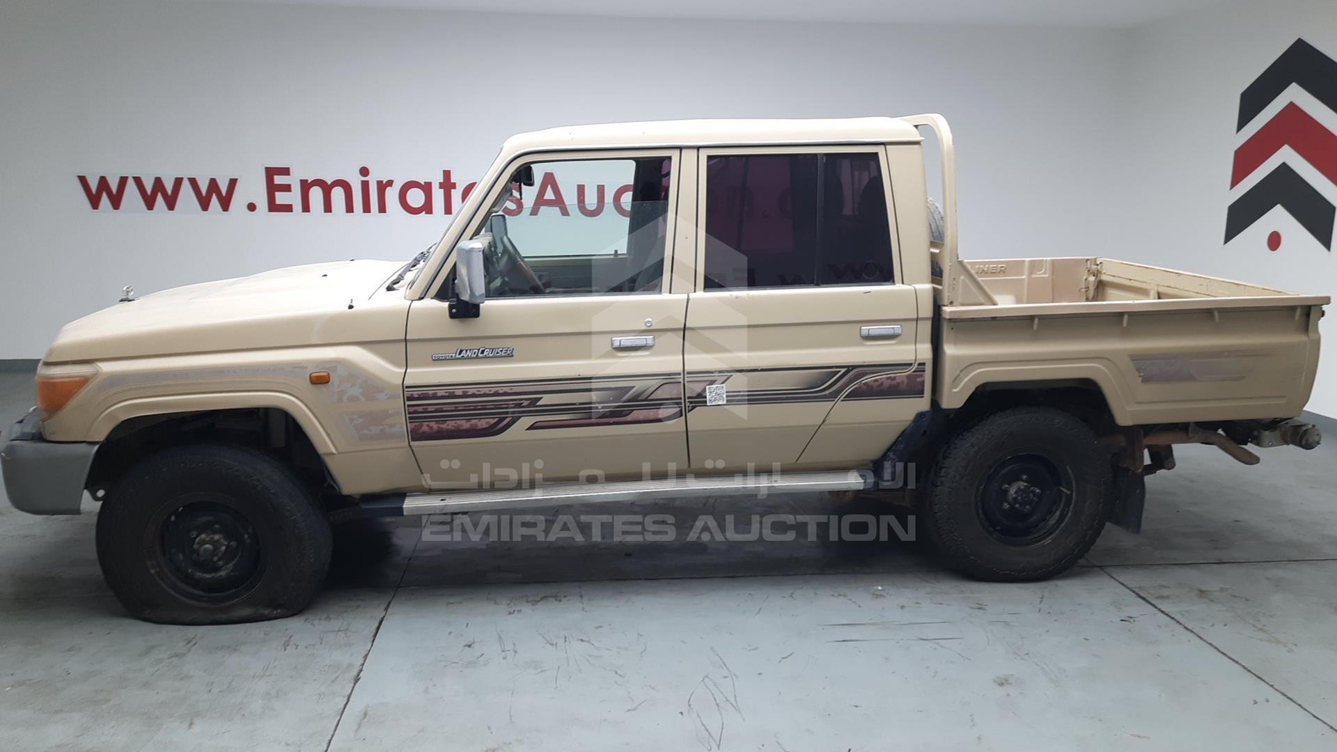 2013 TOYOTA LAND CRUISER VIN: JTFBU71J3D4702655