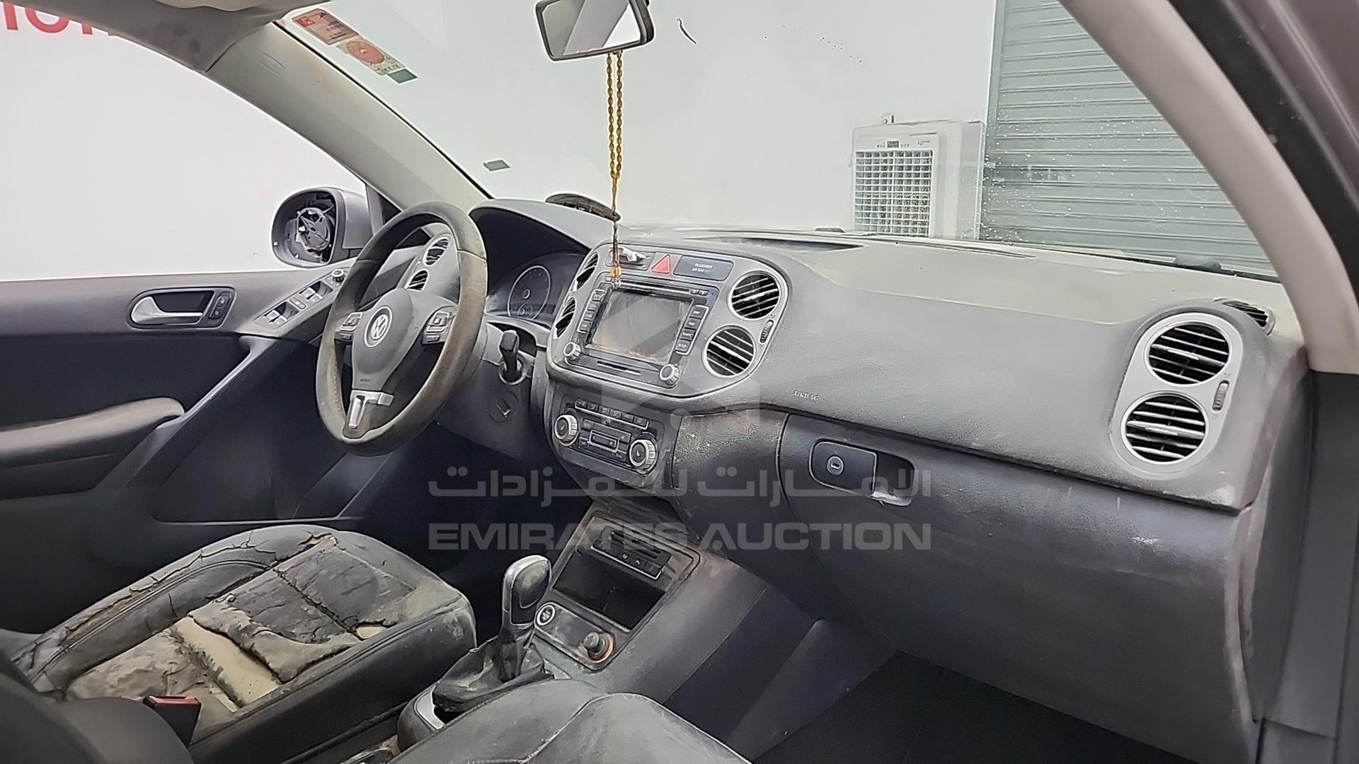 2011 VOLKSWAGEN TIGUAN VIN: WVGCE15N3BW020036