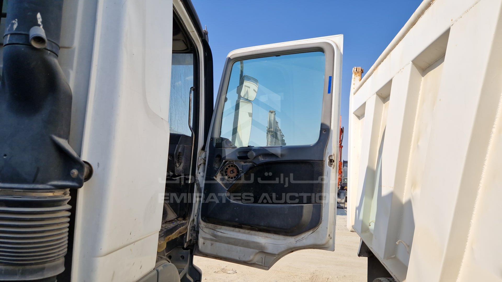2007 MERCEDES ACTROS VIN: WDAKHCAA37L161660