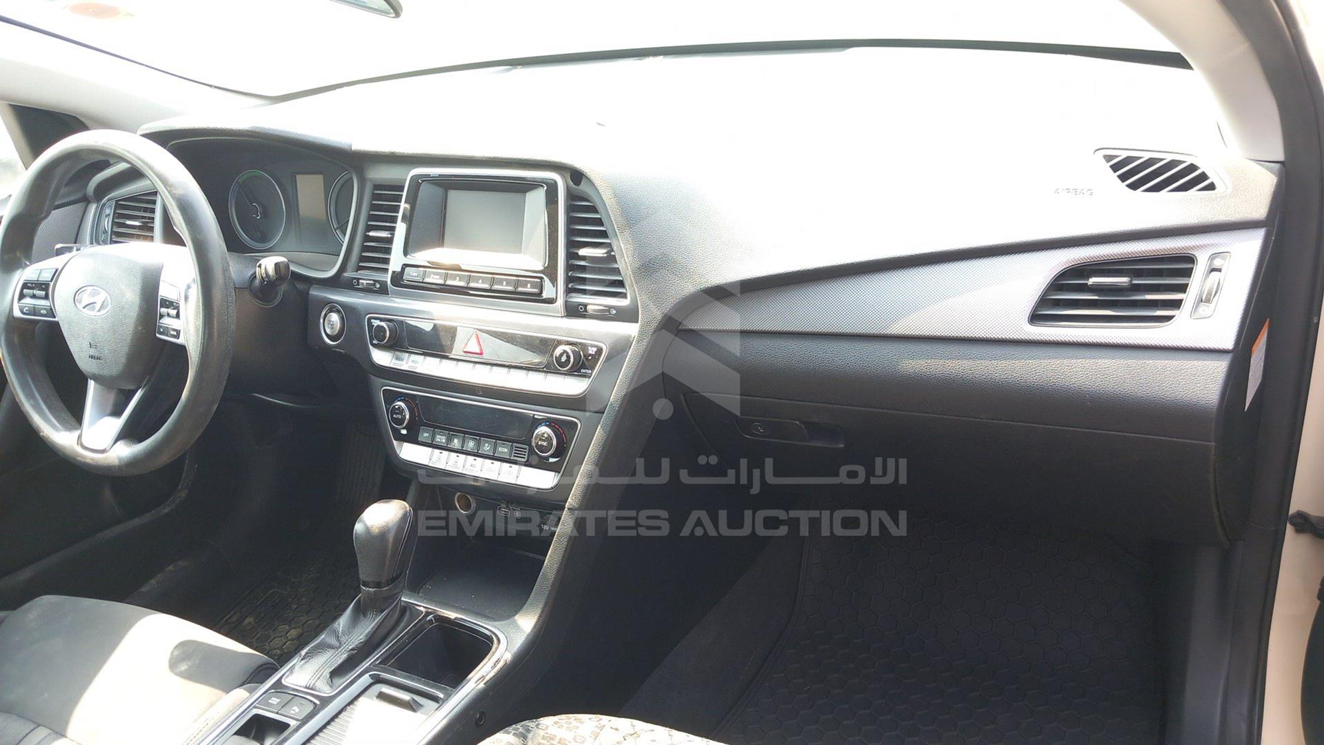 2018 HYUNDAI SONATA VIN: KMHE24131JA082134