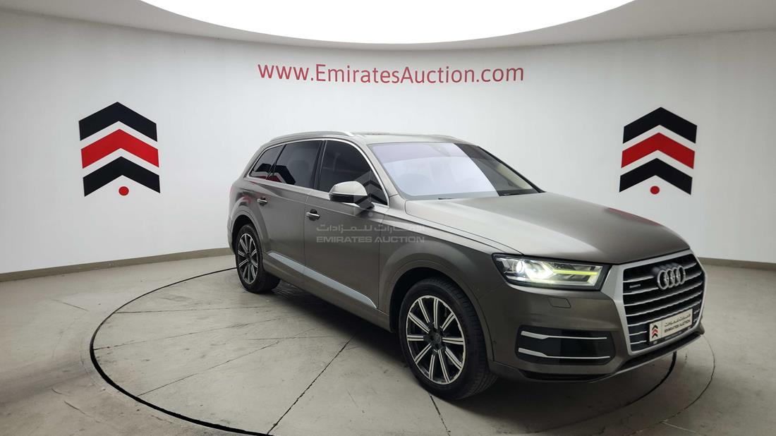 2016 Audi Q7 — Front Right Angle — Photo 12