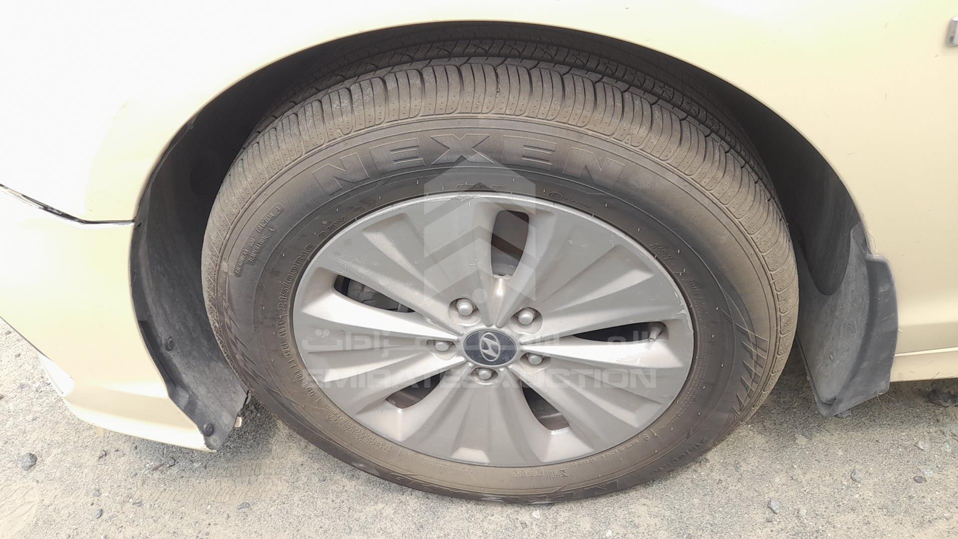 2019 HYUNDAI SONATA VIN: KMHE24130KA092946