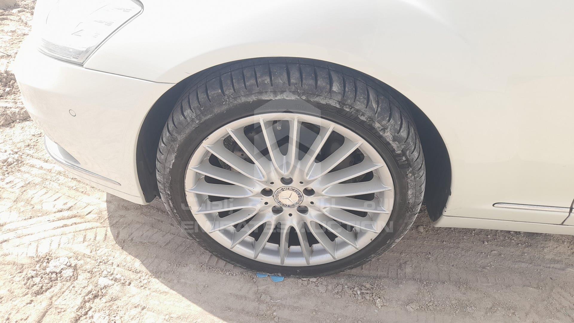 2012 MERCEDES S 300 VIN: WDDNG5EB2CA429041