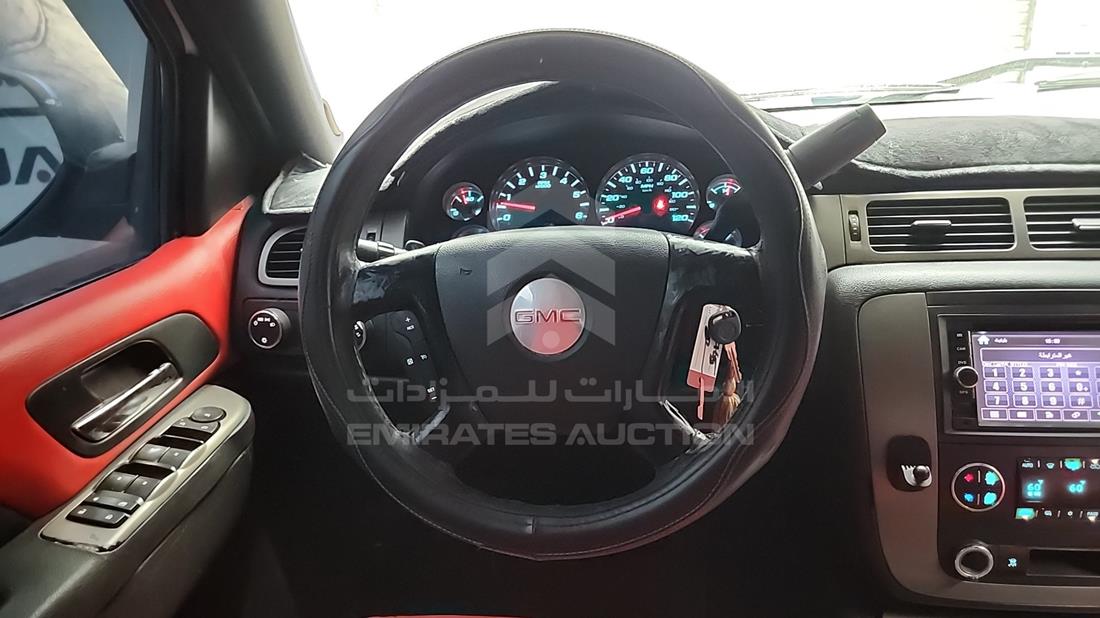 2011 GMC Sierra — Steering & Mounted Controls — Photo 13