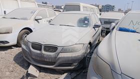 BMW 320I - Scrap without document — Front Left Angle — Photo 4 — Thumbnail