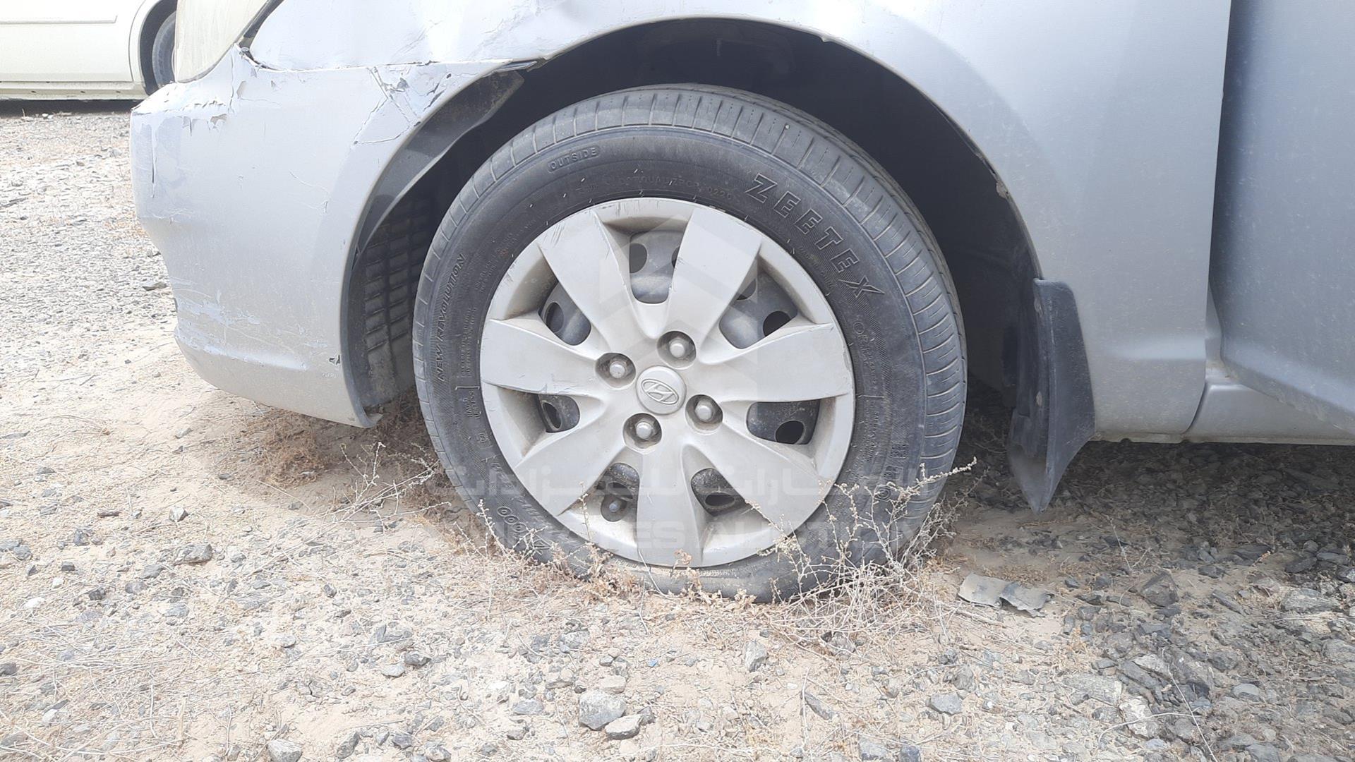 2010 HYUNDAI ACCENT VIN: KMHCM41A1AU449161