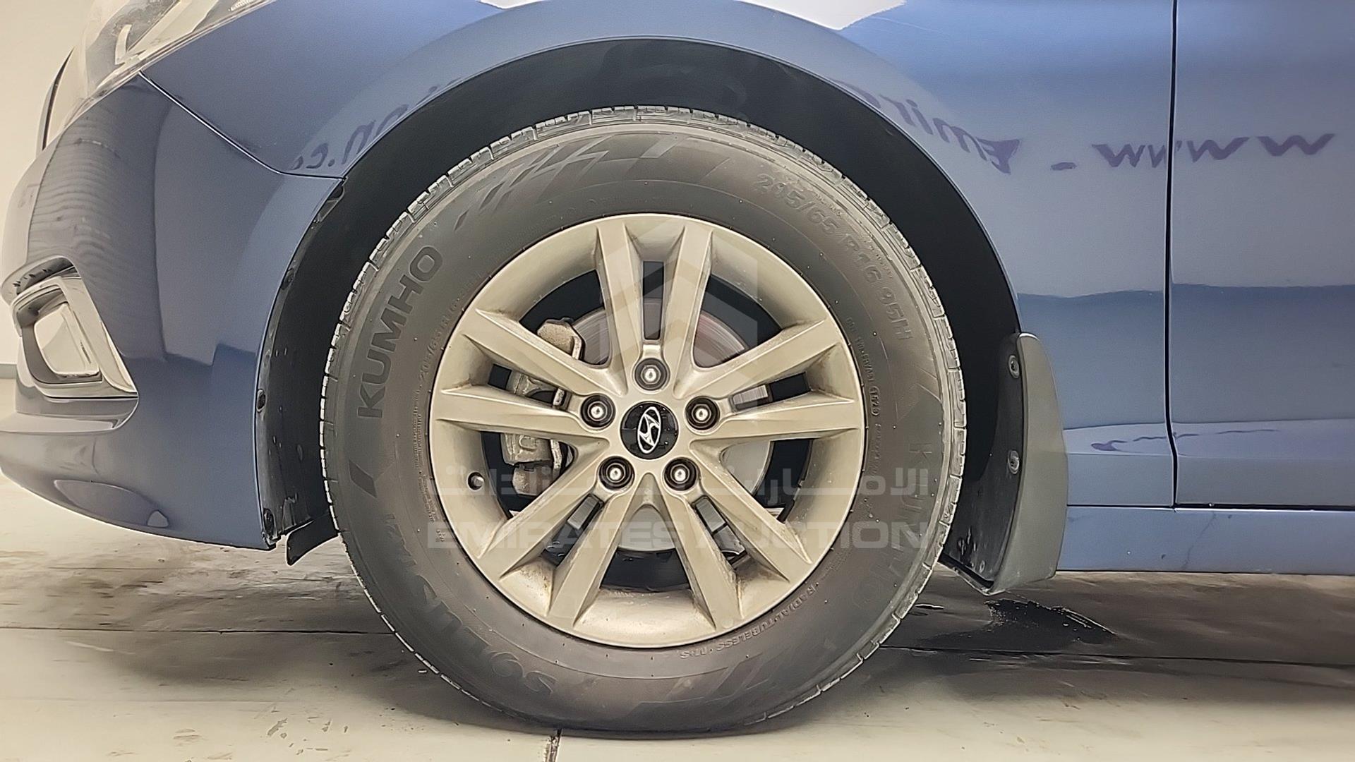 2016 HYUNDAI SONATA VIN: KMHE241G4GA109113
