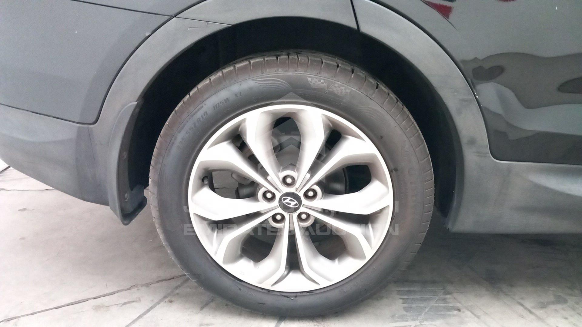 2015 HYUNDAI SANTA FE VIN: KMHSU81E8FU368459