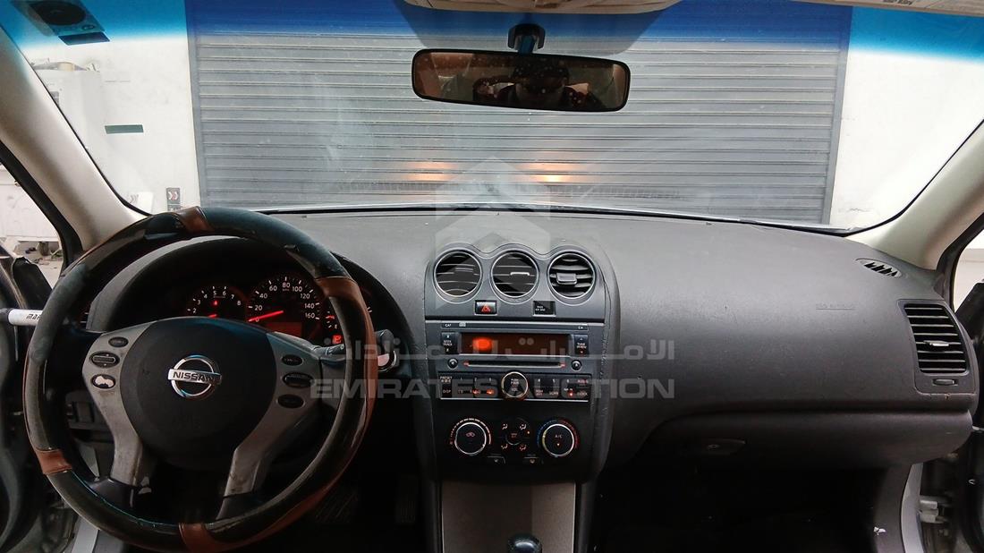 نيسان التيما 2009 — زاوية الواجهة الكاملة — صورة 19