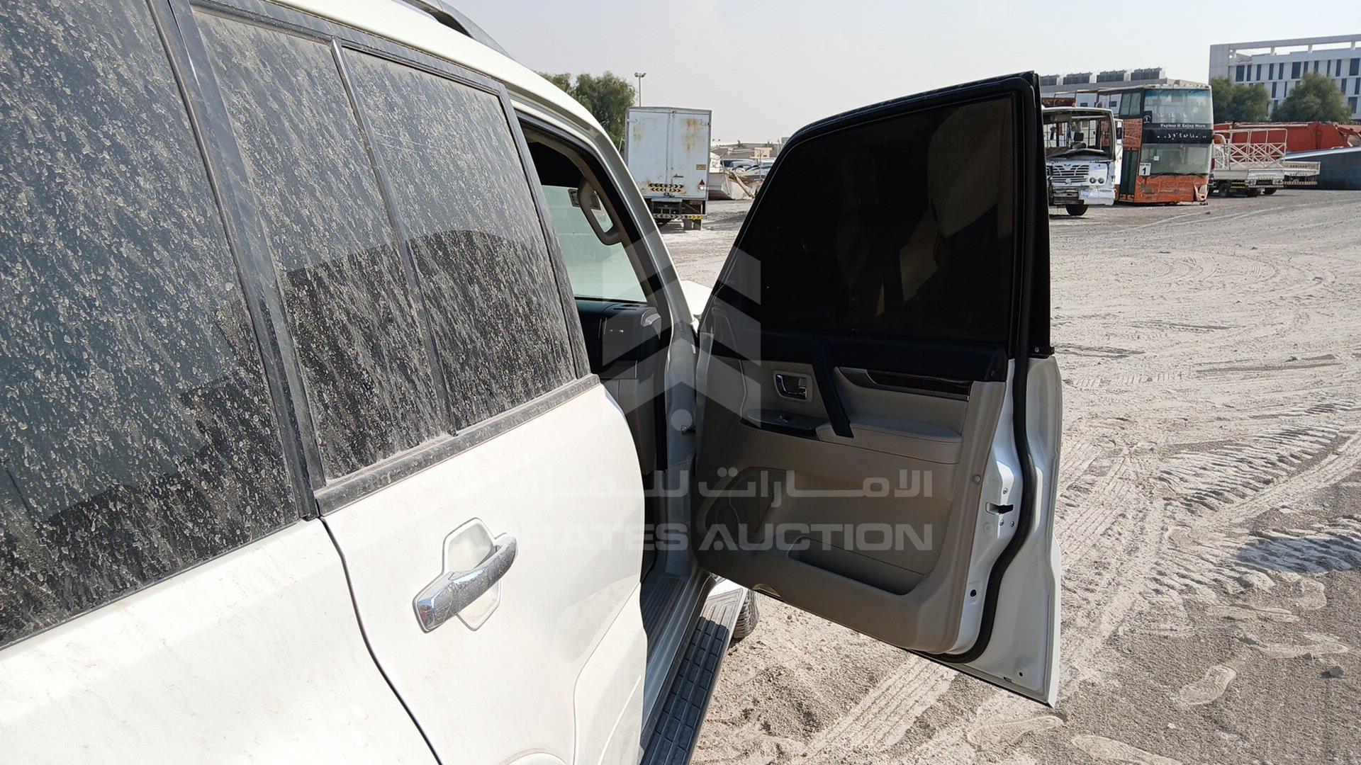 2014 MITSUBISHI PAJERO VIN: JMYLRV95WEJ709535