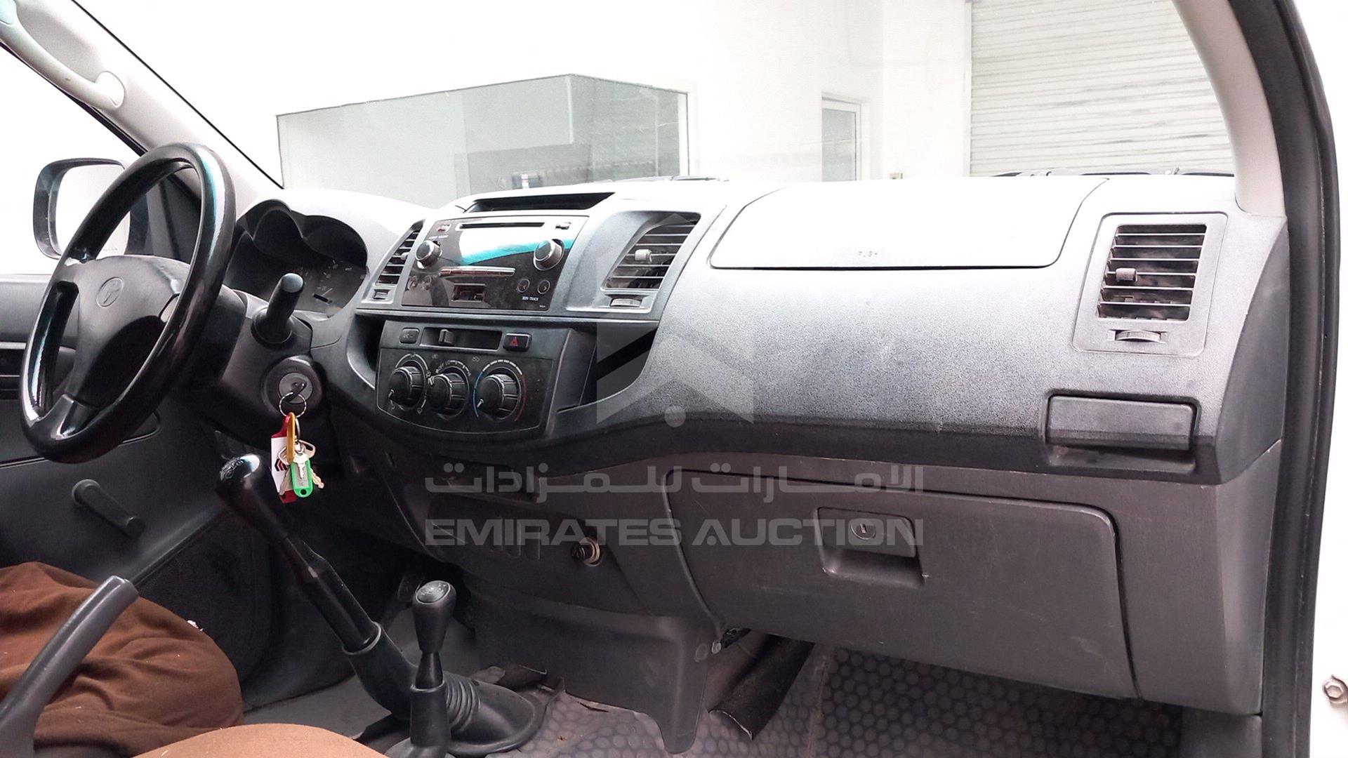 2015 TOYOTA HILUX VIN: MR0FX22G7F1437655