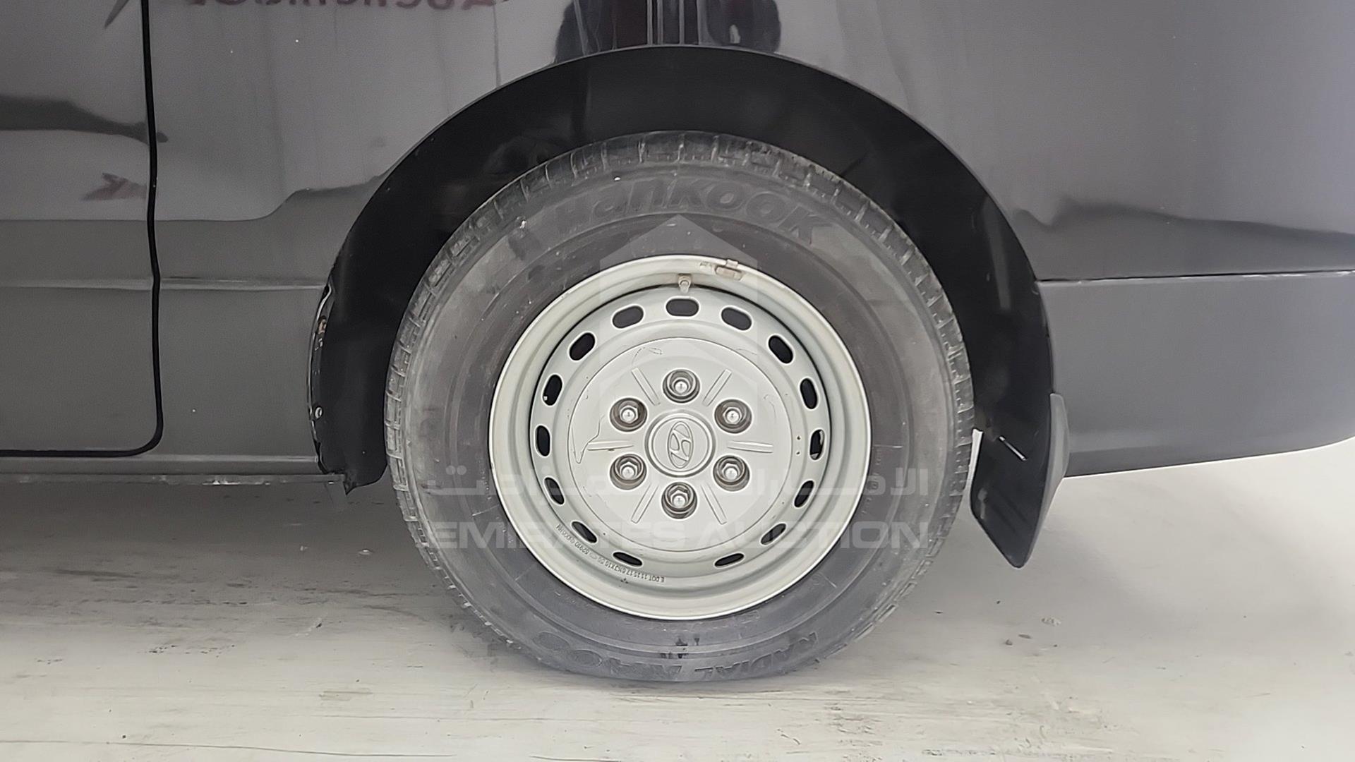 2018 HYUNDAI H1 VIN: KMJWA37R7JU974303