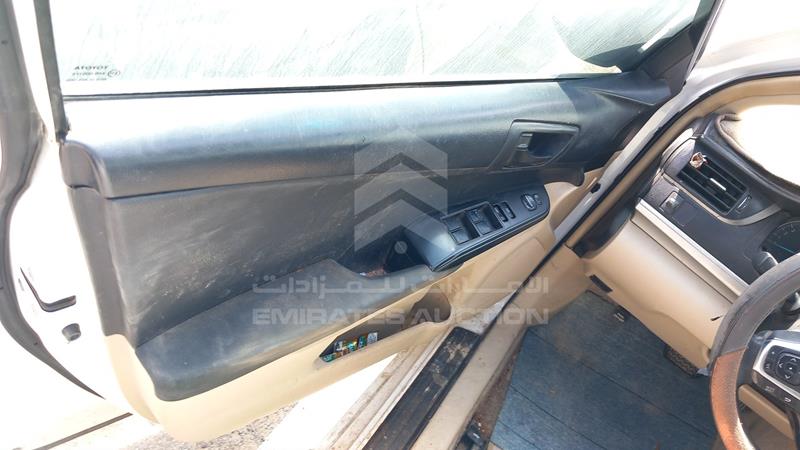 6T1BF9FK0CX386855 Auction: EmiratesAuction Lot: 403871 6T1BF9FK0CX386855 Toyota Camry 2012 WHITE Photo 11