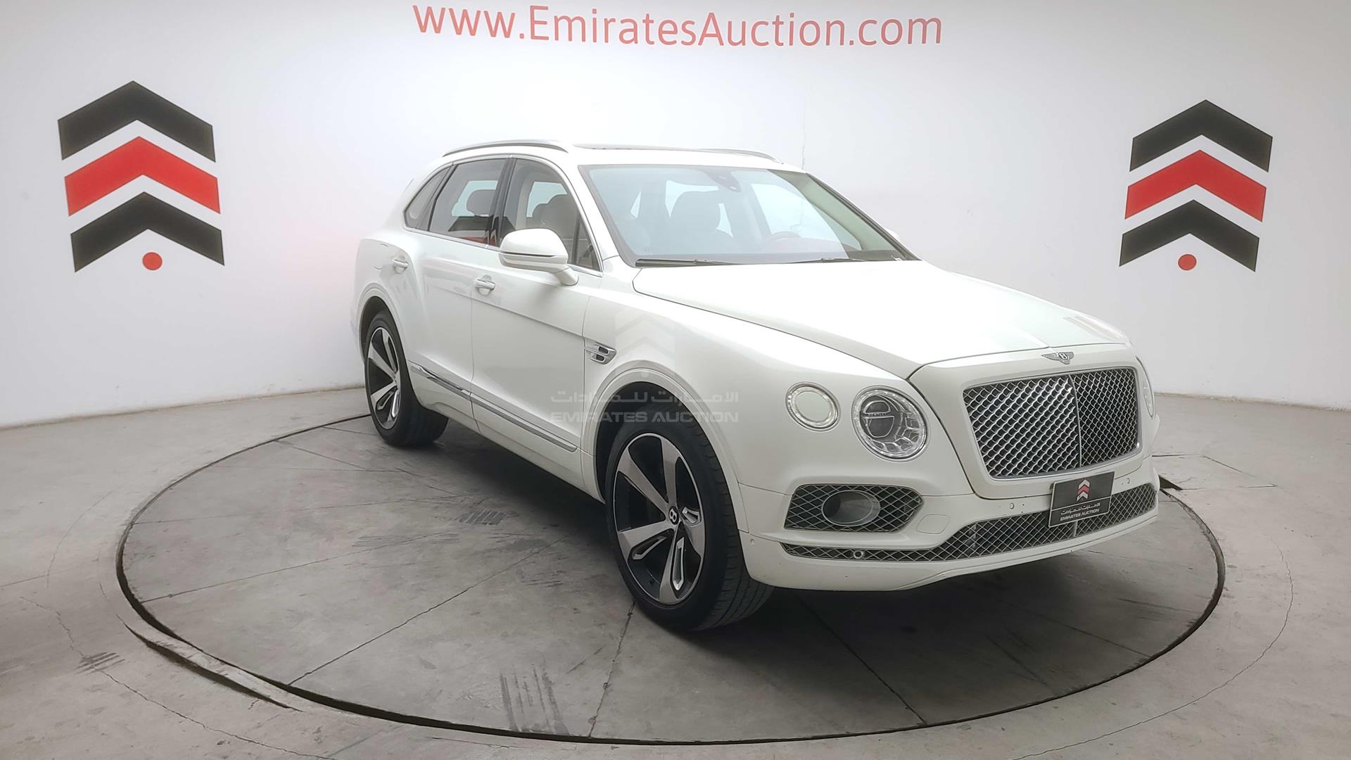 2018 BENTLEY BENTAYGA VIN: SJAAF1ZV8JC018402