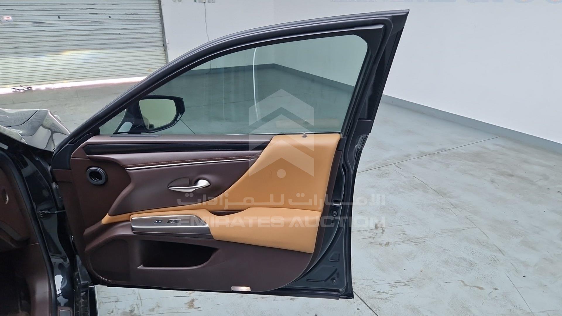 2021 LEXUS ES 300H VIN: JTHB21B15M2140116