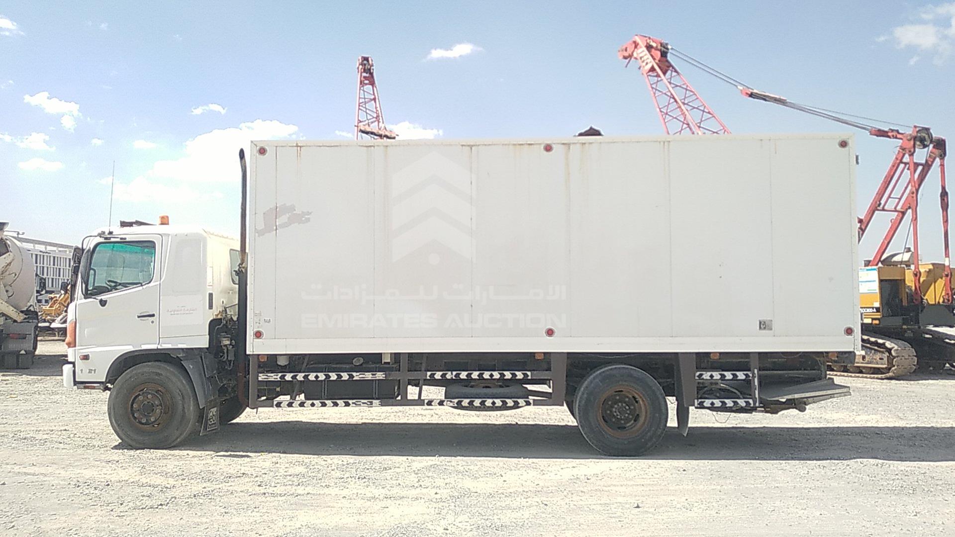 2011 HINO 500 VIN: JHDFG1JP6B1S18432