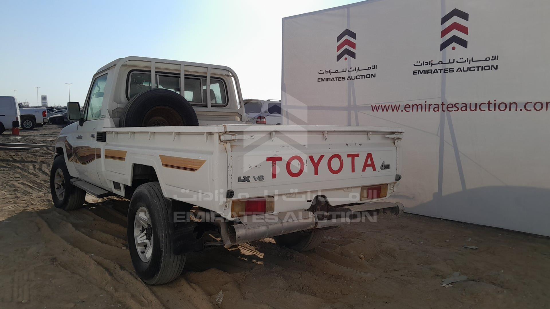 2007 TOYOTA LAND CRUISER PICKUP VIN: JTFLJ73J376037369