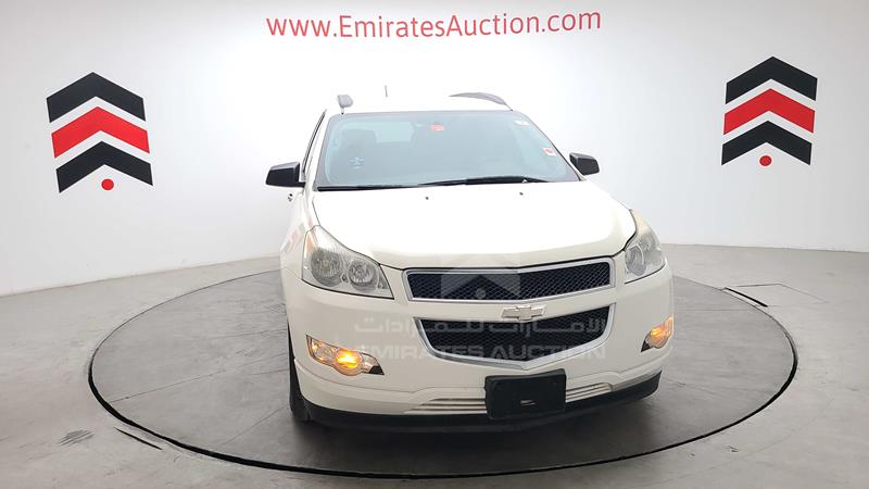 1GNKR8ED9CJ235432 Auction: EmiratesAuction Lot: 413741 1GNKR8ED9CJ235432 Chevrolet Traverse 2012 WHITE Photo 1