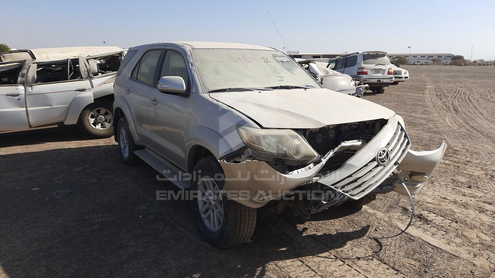 2014 TOYOTA FORTUNER VIN: MHFYX59G4E8061828