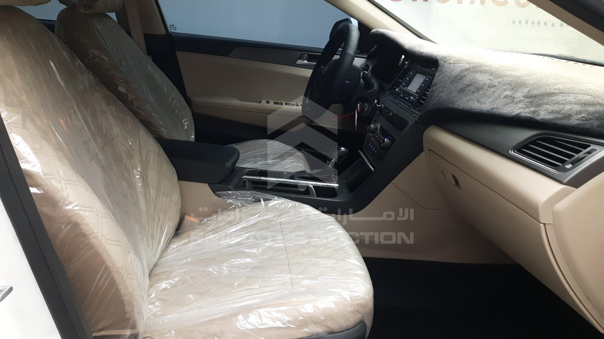 2016 HYUNDAI SONATA VIN: KMHE241G1GA122482