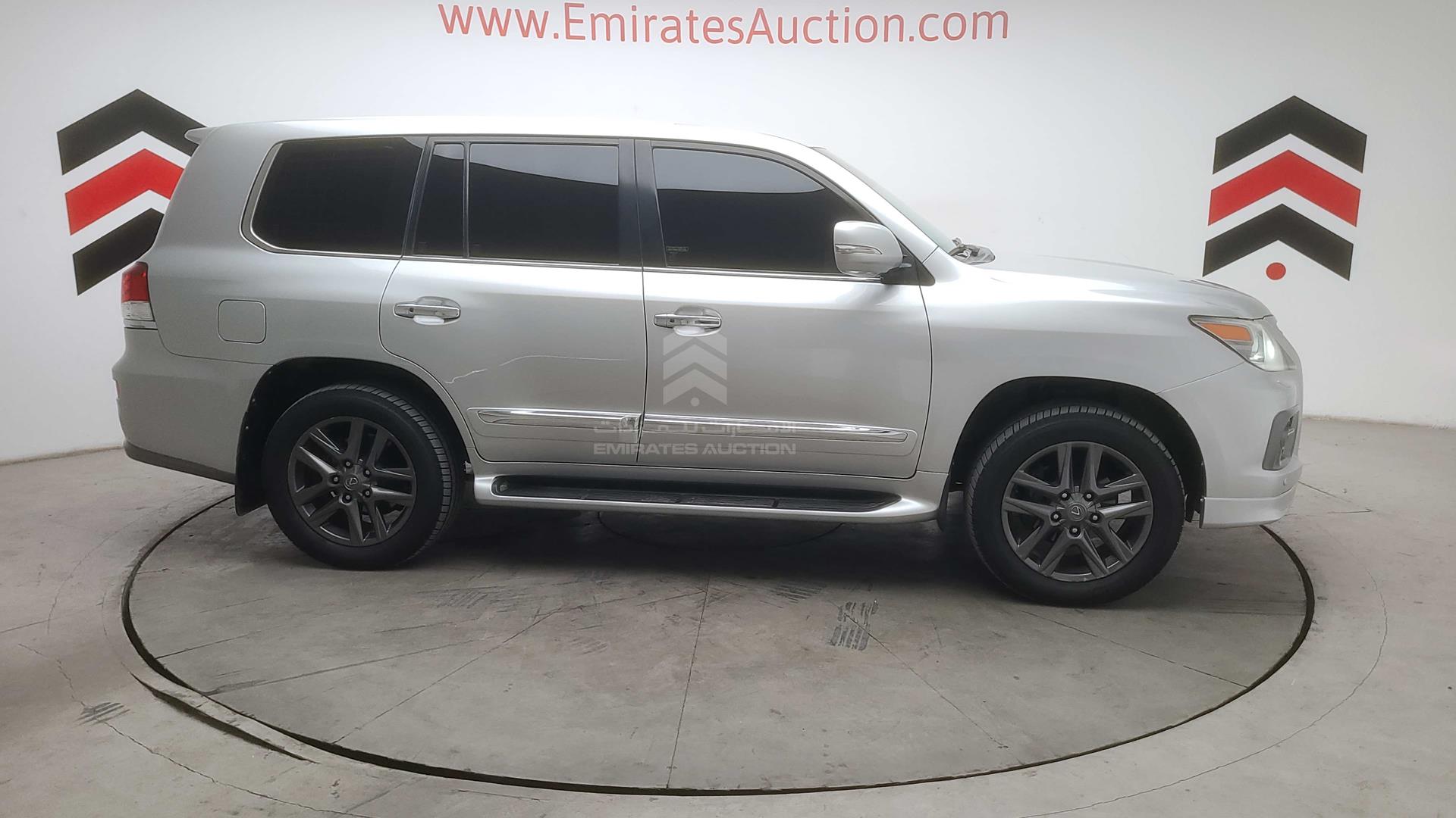 2014 LEXUS LX 570 VIN: JTJHY00W2E4138734